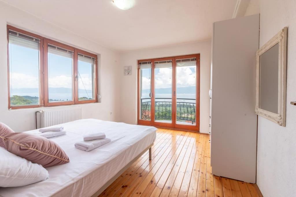 Casa Farmak - 4 Bedroom Lux Apartment With Infinity Pool & Lake View オフリド エクステリア 写真