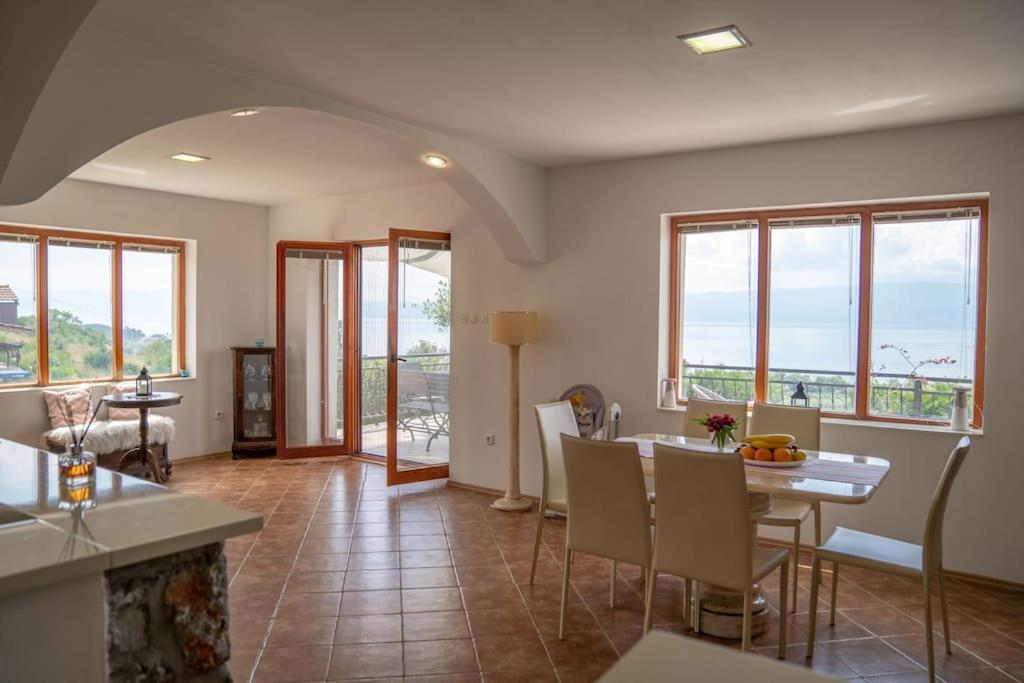 Casa Farmak - 4 Bedroom Lux Apartment With Infinity Pool & Lake View オフリド エクステリア 写真