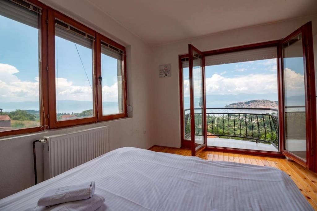 Casa Farmak - 4 Bedroom Lux Apartment With Infinity Pool & Lake View オフリド エクステリア 写真